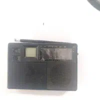 رادیو قدیمی زیر خاکی