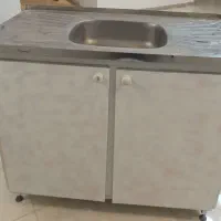 هود  و سینک  و کابینت. آبچکان آشپزخانه