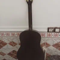 گیتار بفرس میرسد|گیتار، بیس، امپلیفایر|بم, |دیوار