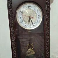 ساعت دیواری در حد نو