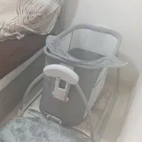 تخت کنار مادر