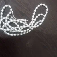 تسبیح نقره بندش هم نقره هست