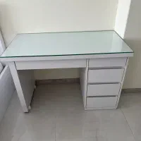 میز تحریر سفید نو با شیشه