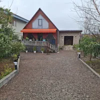 کلبه-باغ-دربست-وحیاط-گلکاری