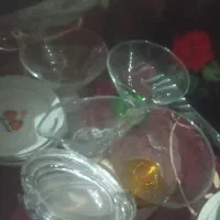 قوری و مقداری وسایل