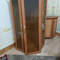 ویترین دو تکه وسه گوش برای کنج سالن زیبا وسالم|بوفه، ویترین، کنسول|فومن, |دیوار