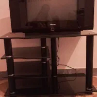 تلوزیون و میز
