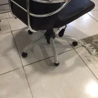 صندلی اداری در حد نو یک ماه استفاده شده|دفتر کار|گرمدره, |دیوار