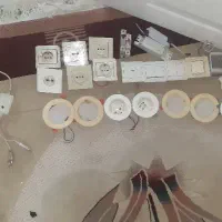 تعدادی پریز برق وغیره