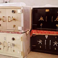 گاوصندوق۱۶۰ارتقاع۷۵×۷۵وزن۱تن