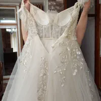 لباس عروس|لباس|گلوگاه, |دیوار