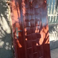 درب چوبی با چار چوب آهنی