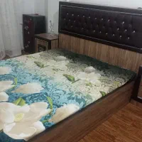 تخت و خواب و دو پاتختی وتشک
