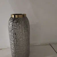 گلدون نقره ای