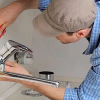 لوله کش آب ساختمان