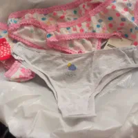 شرت دخترانه و جوراب زنانه