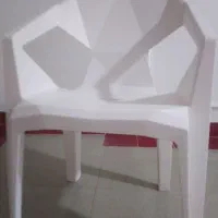 صندلی سفید رنگ محکم