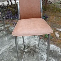 صندلی بلند دو عدد  صندلی  فرفوژه 1 عدد موجود  است.|صندلی و نیمکت|لاهیجان, شهید آوینی|دیوار