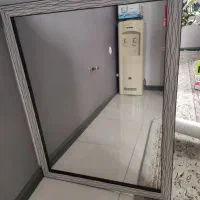 آینه بزرگ با قاب چوبی