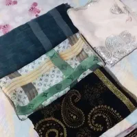 سه عدد شال و یک عدد روسری نو