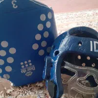 هوگو با کلاه لباس تکواندو