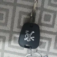 کلید ماشین گم شده