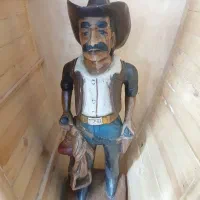 مجسمه چوبی کابوی کلاسیک روح تگزاس