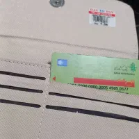 یک کیف کارت باتعدادی کارت ویک کارت ملی گم شده