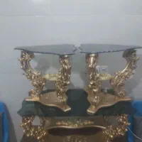 میز طلایی جلو مبلی