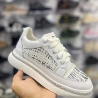 کفش|کیف، کفش، کمربند|بندرلنگه, |دیوار