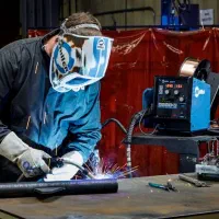 جوشکار سیار وتعمیرات درب و پنجره لوله گاز وغیره