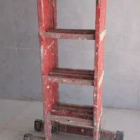 نردبان تاشو و چهار پایه