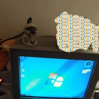 کامپیوتر سالم وتمیز با دوربین کامپیوتر