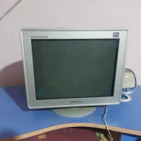 کامپیوتر همراه با کیس و میز