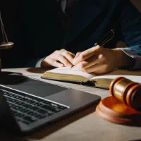 وکیل دادگستری و مشاور حقوقی/ تنظیم اوراق قضائی