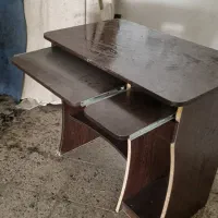 میز تحریر و کامپیوتر