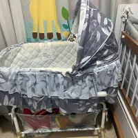 تخت کنار مادر