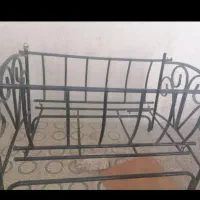 تخت فلزی