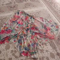 تعدادی روسری قواره بزرگ  ویک عدد شال
