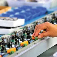 اقا جوان جهت مونتاژ و تعمیرات بردهای الکترونیک