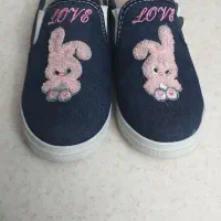 پوتین و کتونی|کفش و لباس بچه|رشت, منظریه|دیوار