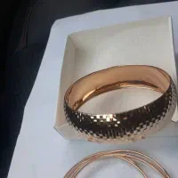 طلا 18عیار.200بالای تابلو