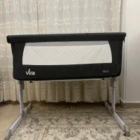 تخت کنار مادر