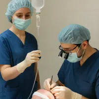 استخدام نیروی کمکی و خدمات اتاق عمل کاشت مو