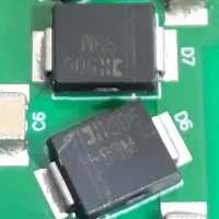 مونتاژ کار قطعات الکترونیک