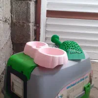 ظرف خاک گربه و ظرف غذا