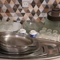 تعدادی ظرف و ظروف