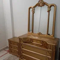 تخت و آینه