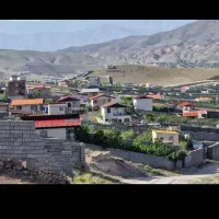 فروش-220-متر-زمین-دور-دیوار-ویلایی