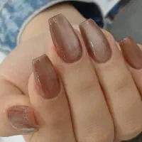 ارائه کلیه خدمات ناخن باقیمتی بسیارمناسب